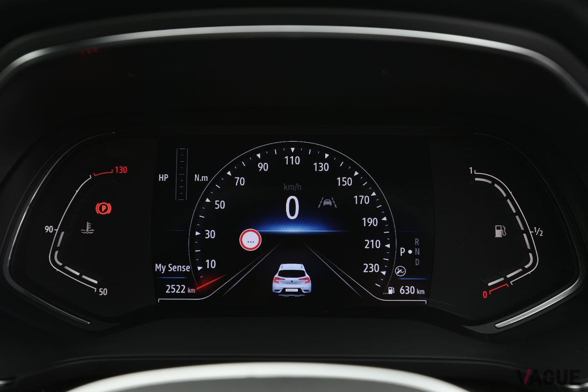 ルノー新型「キャプチャー」のメーター。運転モードにより表示が変わる