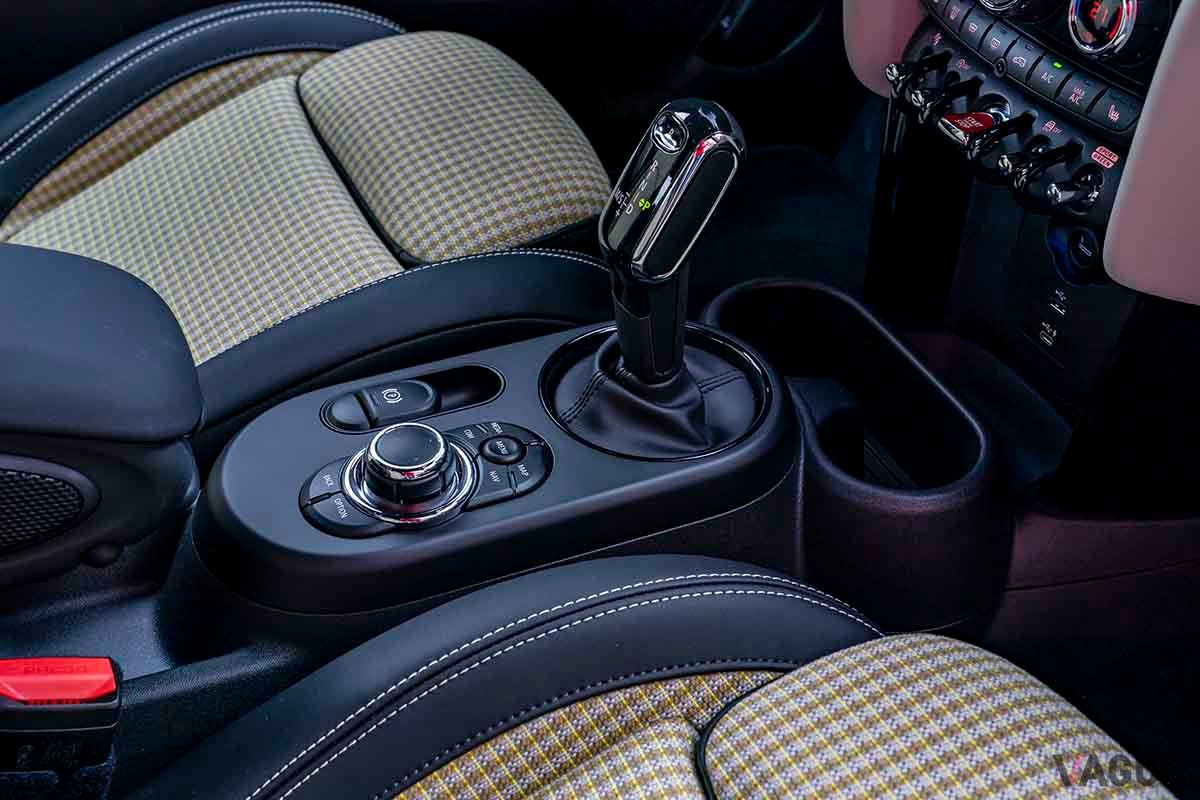 改良新型「MINI5ドア」のインテリア