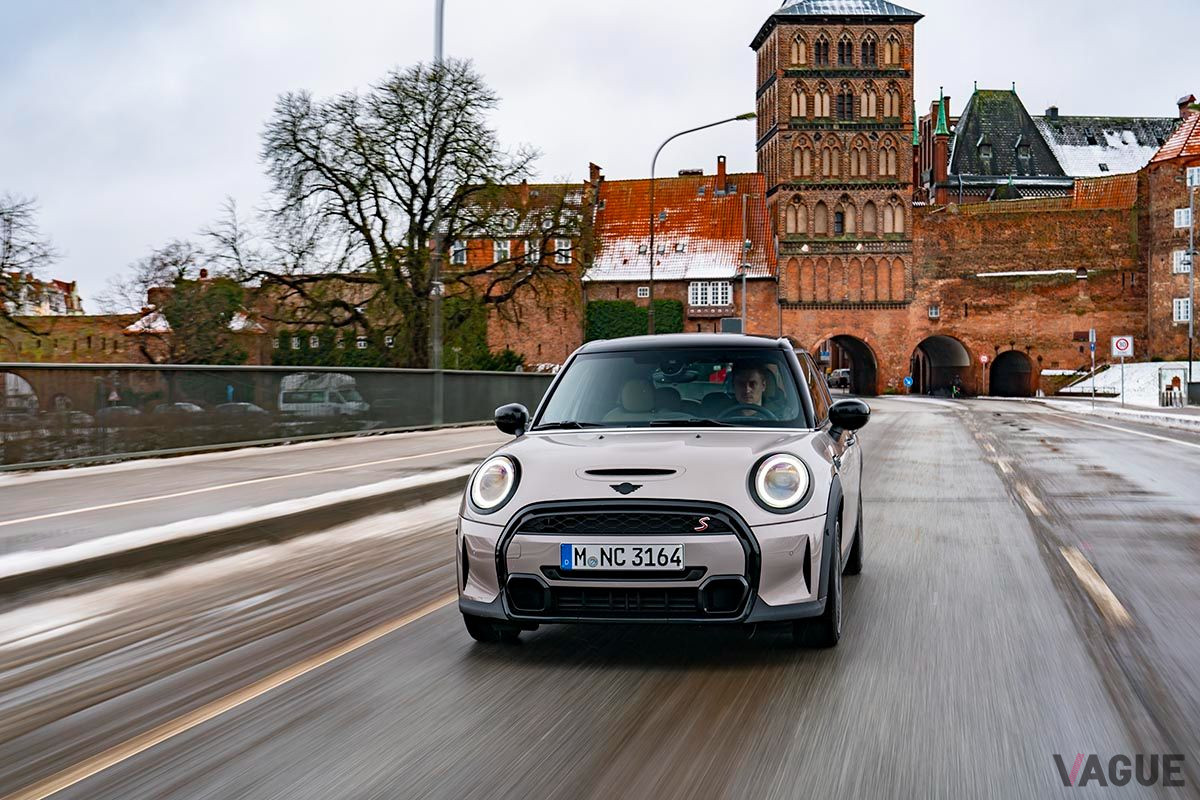 改良新型「MINI5ドア」の走り