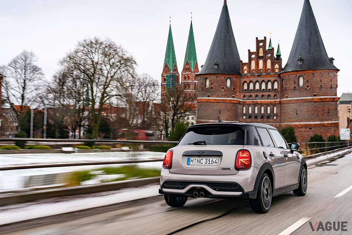 改良新型「MINI5ドア」の走り