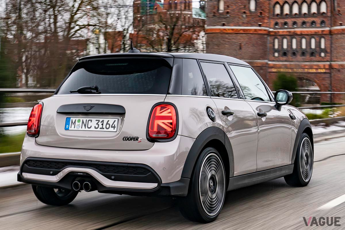 改良新型「MINI5ドア」の走り
