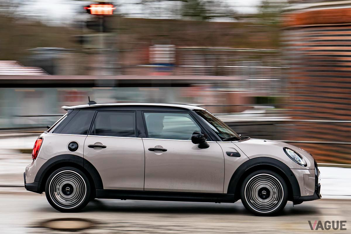 改良新型「MINI5ドア」の走り