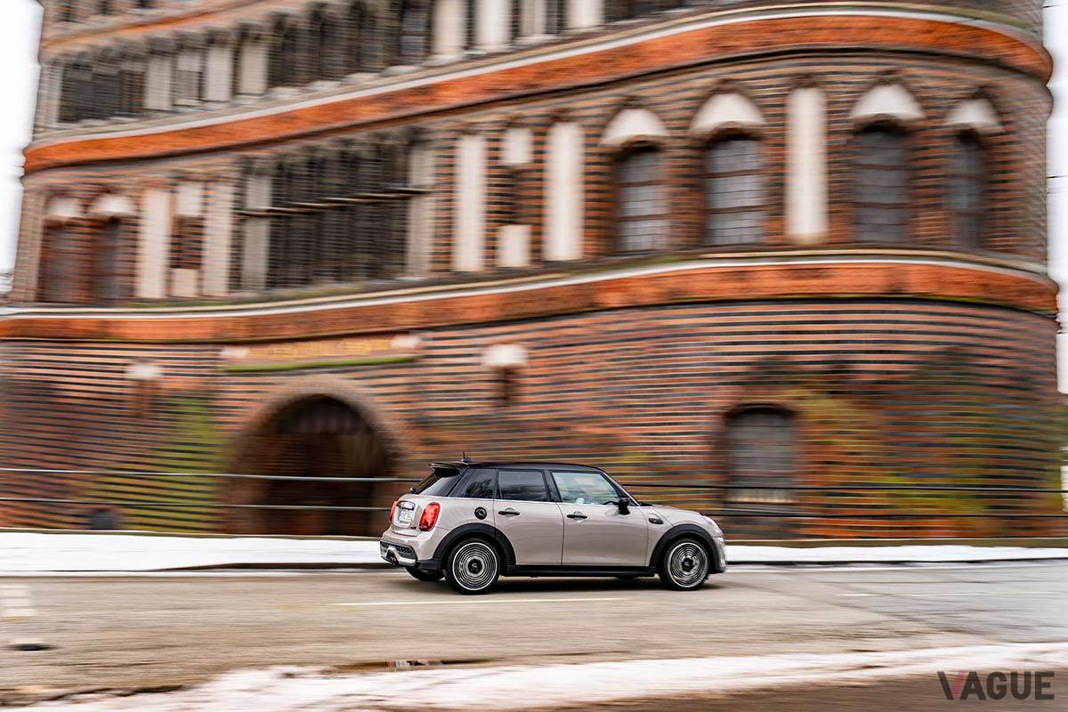 改良新型「MINI5ドア」の走り