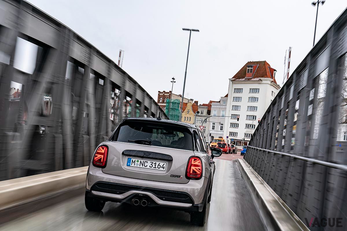 改良新型「MINI5ドア」の走り
