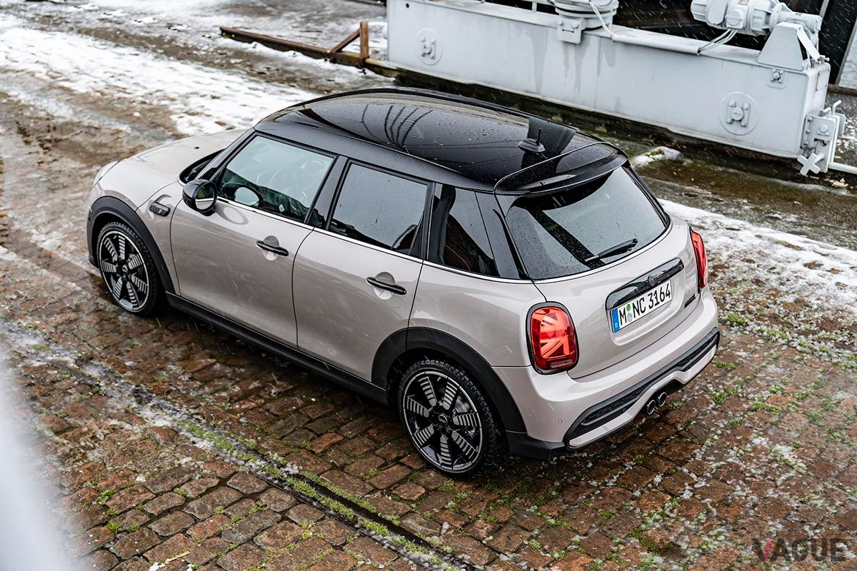 改良新型「MINI5ドア」の走り