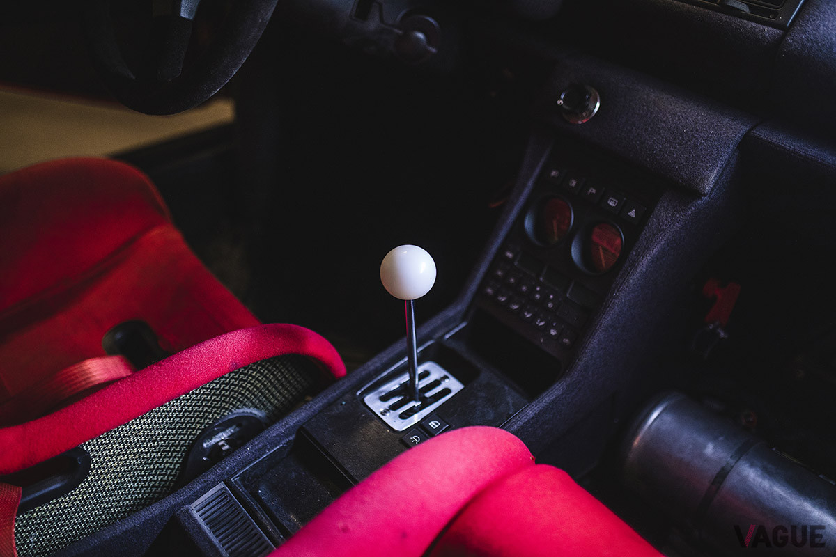 フェラーリ「348GTコンペティツィオーネ」のレース参戦用モデルは、ミケロットによって11台が製作されたといわれている（C）2021 Courtesy of RM Sotheby's
