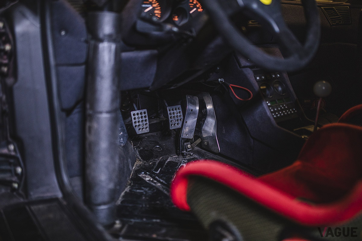 フェラーリ「348GTコンペティツィオーネ」のレース参戦用モデルは、ミケロットによって11台が製作されたといわれている（C）2021 Courtesy of RM Sotheby's