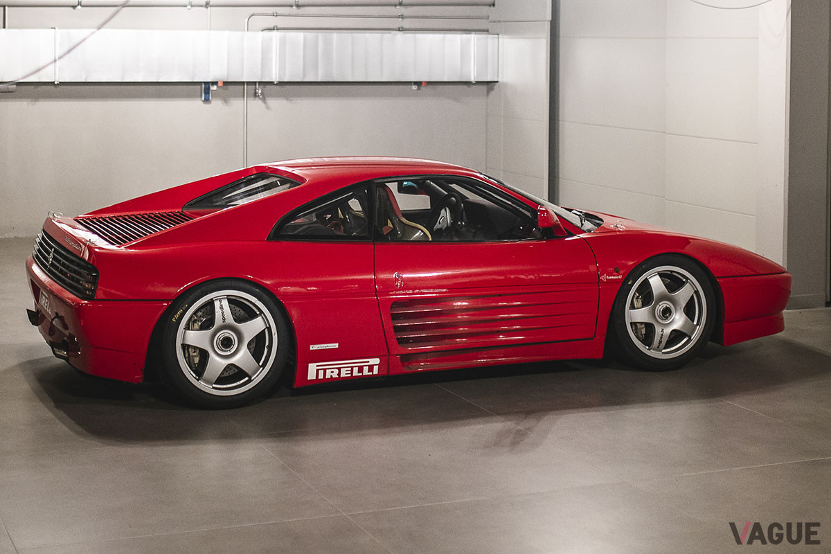 フェラーリ「348GTコンペティツィオーネ」のレース参戦用モデルは、ミケロットによって11台が製作されたといわれている（C）2021 Courtesy of RM Sotheby's
