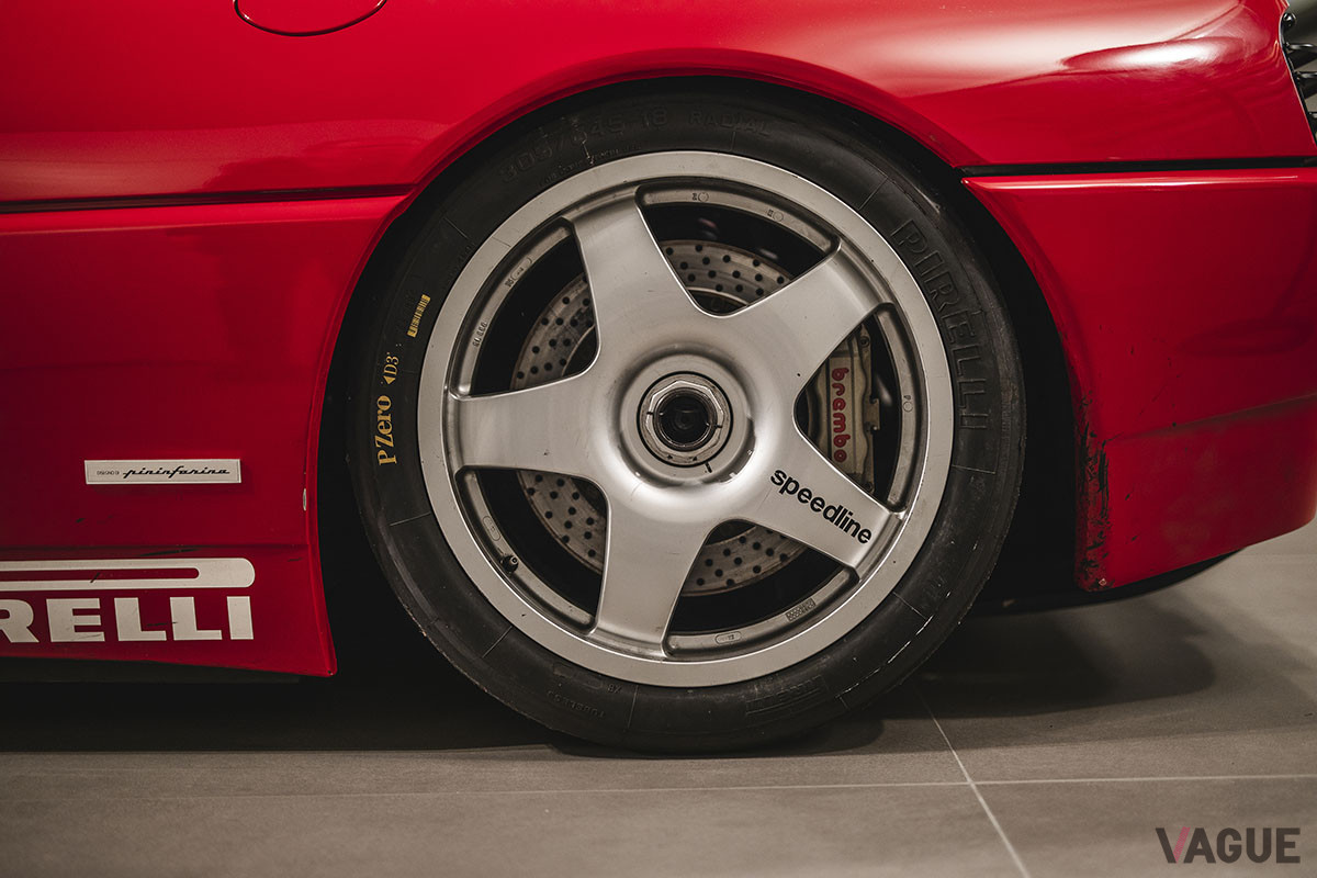 フェラーリ「348GTコンペティツィオーネ」のレース参戦用モデルは、ミケロットによって11台が製作されたといわれている（C）2021 Courtesy of RM Sotheby's