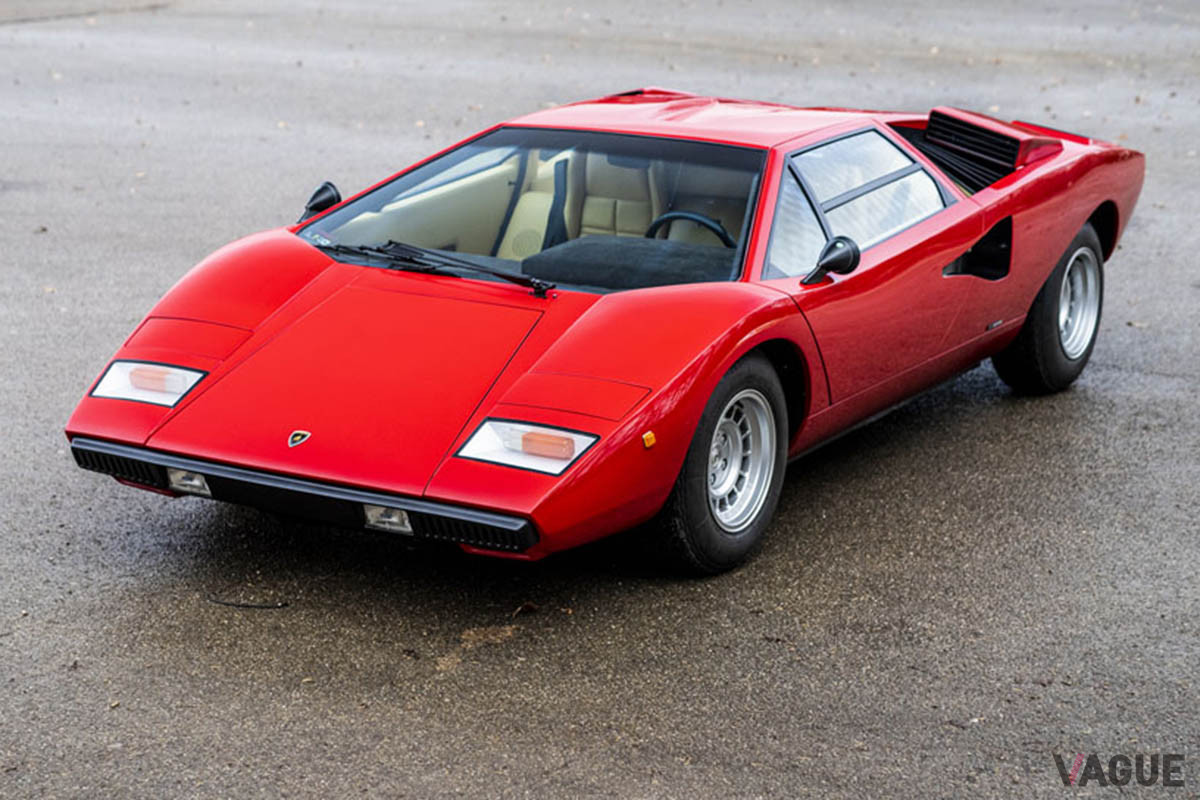 生産台数157台と希少なことから、歴代カウンタックのなかでももっとも高額な「カウンタックLP400ペリスコピオ」（C）2021 Courtesy of RM Sotheby's