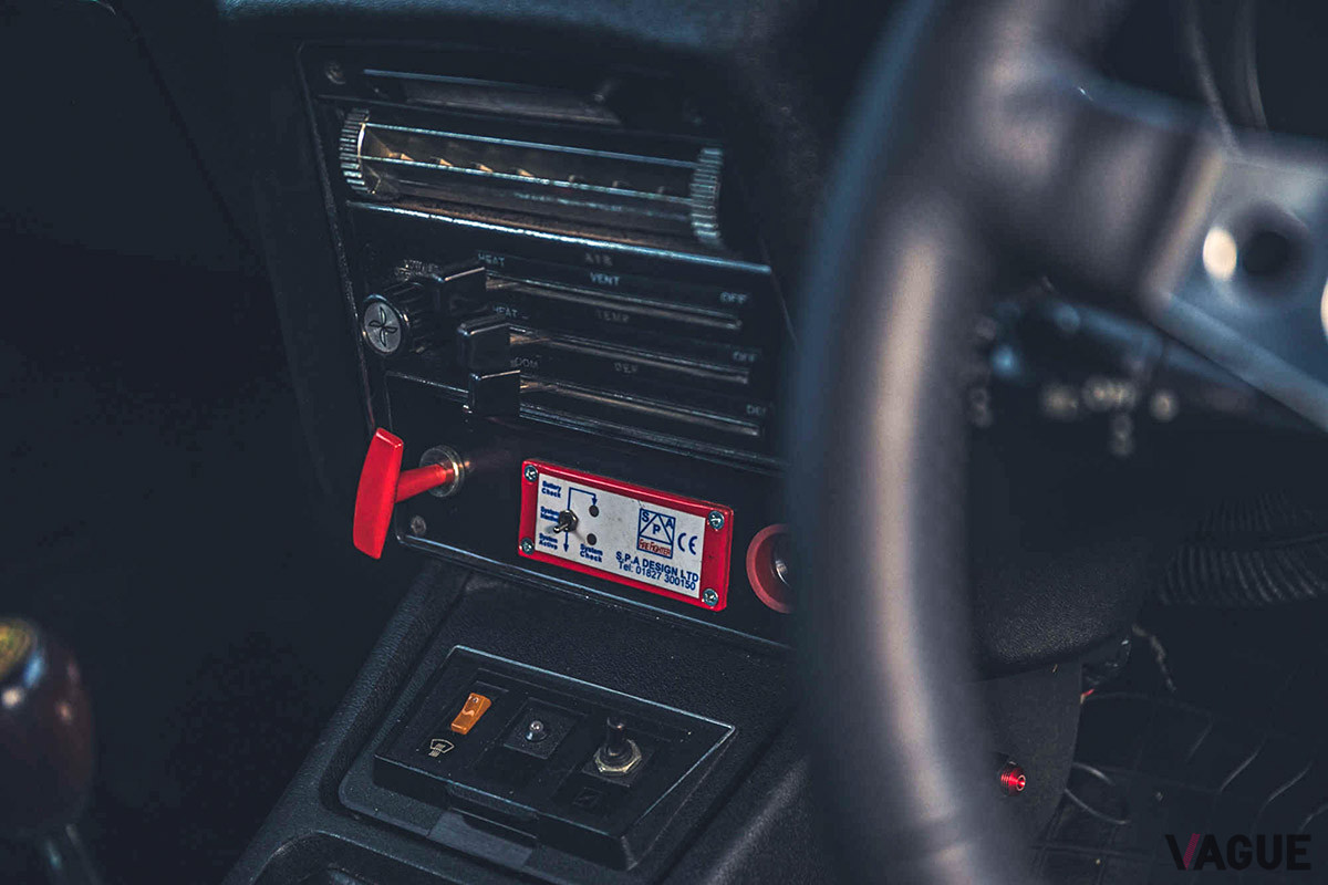 レース参戦に使用されていたことを物語るキルスイッチ（C）SILVERSTONE AUCTIONS