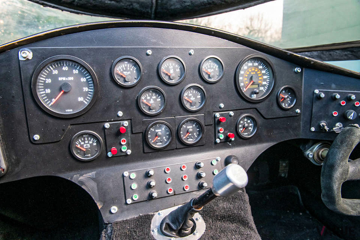 1965年型のフォード初代「マスタング」のコンポーネンツを流用した「バットモービル」（C）Bonhams 2001-2021
