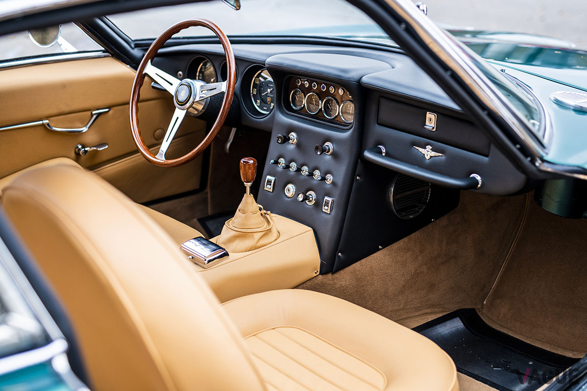 約6160万円で落札されたランボルギーニ「400GT 2+2」（C）2020 Courtesy of RM Sotheby's