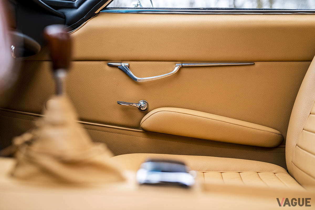 約6160万円で落札されたランボルギーニ「400GT 2+2」（C）2020 Courtesy of RM Sotheby's