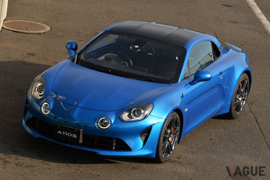 A110Sはカーボンルーフを採用。ほかのA110と区別できる