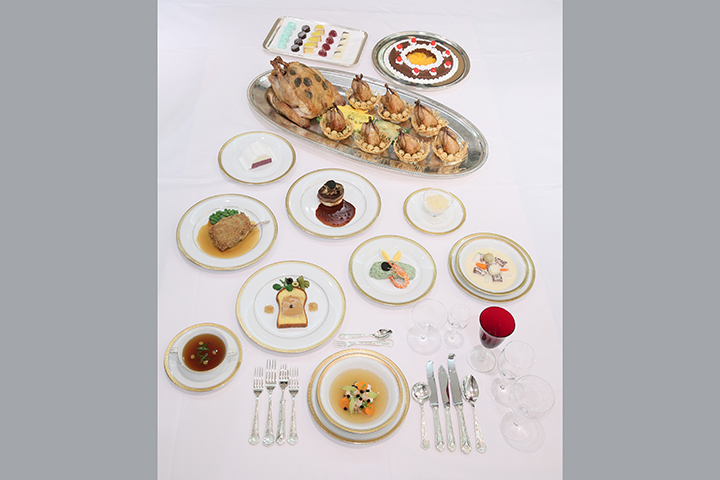 明治天皇の午餐会（1887(明治20)年5月13日）の料理の再現模型　明治記念館蔵