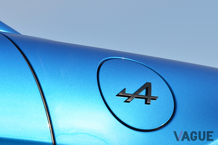 新型「A110」のエンブレム