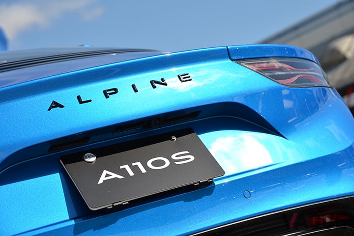 新型「A110」のエンブレム