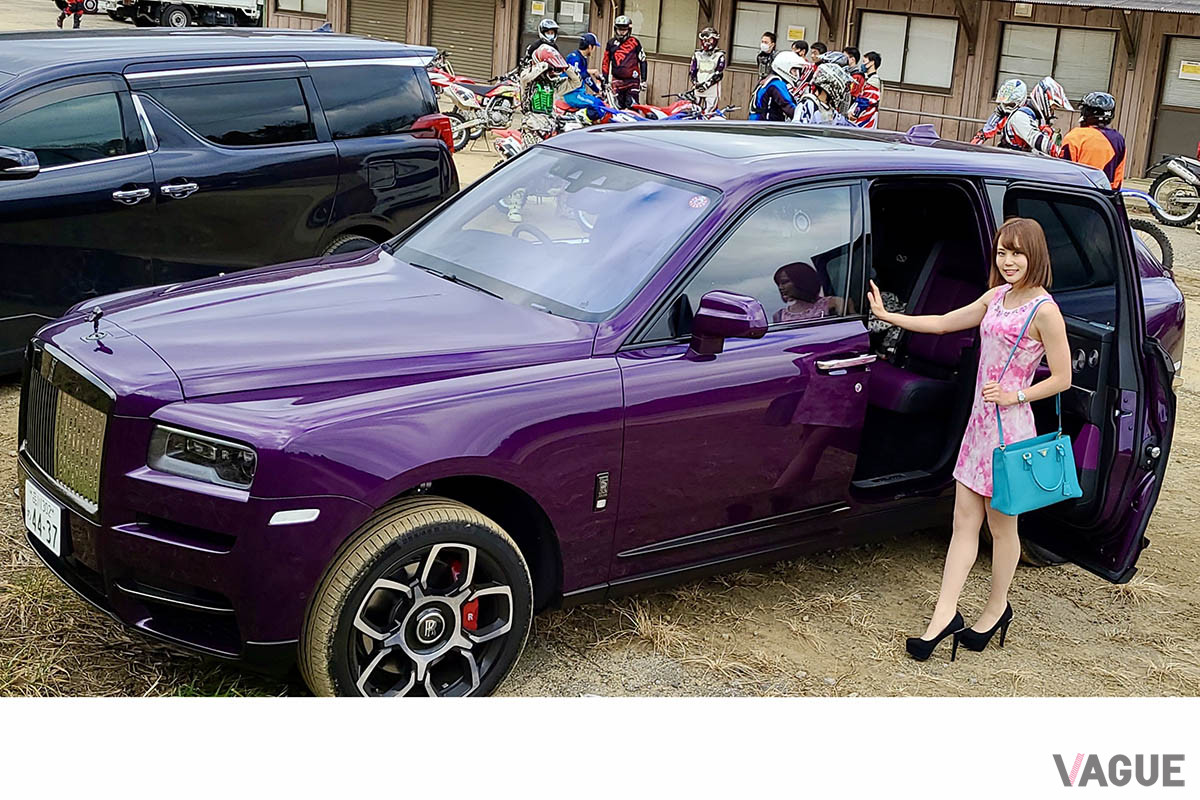いつもはラフな服装なのですが、カリナンの後席に座るために、オシャレしてみました