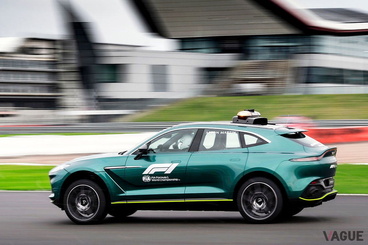 2021年シーズンのF1オフィシャル メディカルカーとなったアストンマーティン「DBX」