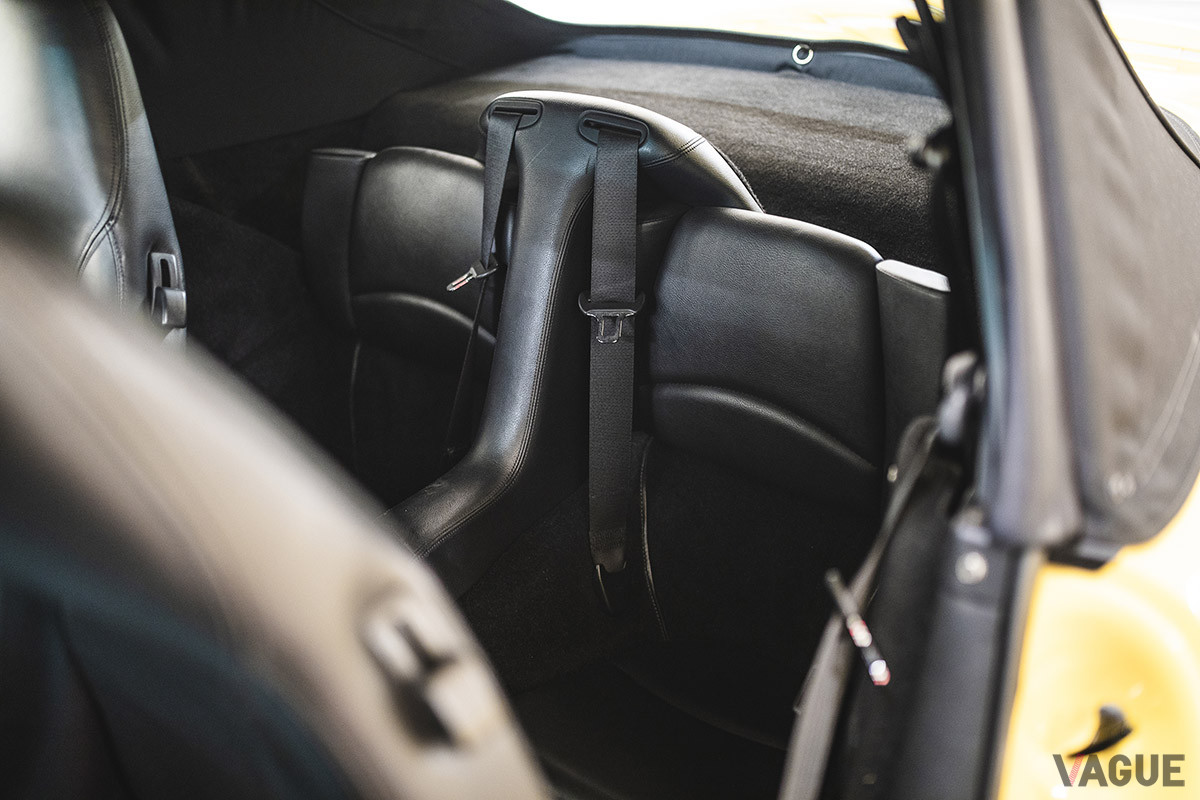 シュトロゼックが手がけたポルシェ「911 カレラ カブリオレ」には、約650万−980万円のエスティメートが掲げられている（C）2021 Courtesy of RM Sotheby's