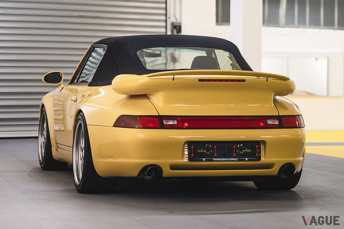 シュトロゼックが手がけたポルシェ「911 カレラ カブリオレ」には、約650万−980万円のエスティメートが掲げられている（C）2021 Courtesy of RM Sotheby's