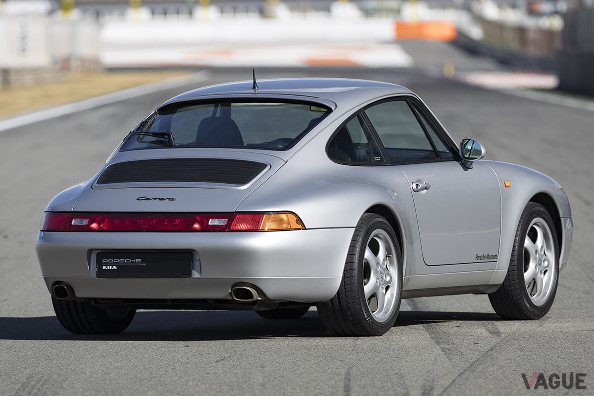 初採用のダブルイグニッションにより272psを発生させるカレラ。1995年のアップデートにより285ps（オプションで300ps）となった（C）Porsche AG