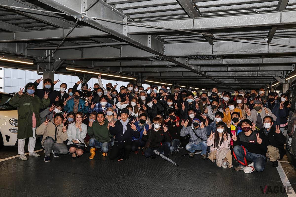 春の嵐にもかかわらず、大勢のアバルトオーナーが早朝から集まった