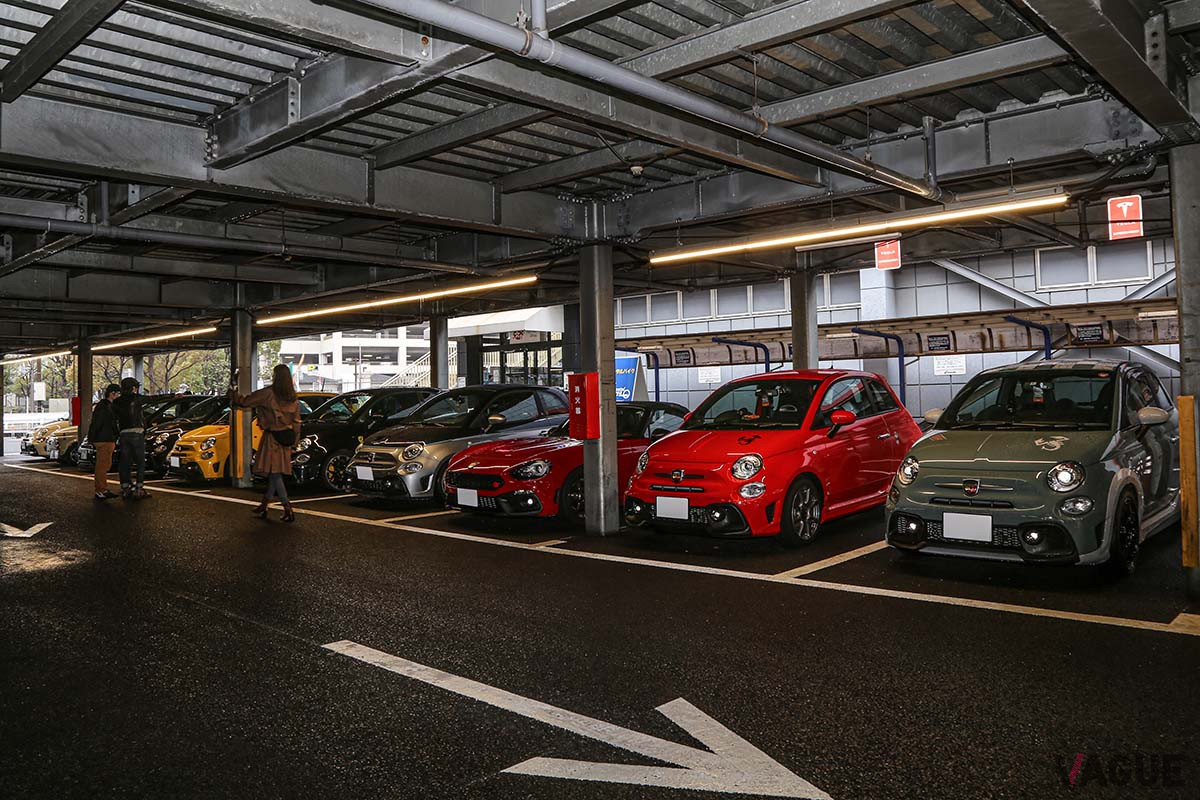 色とりどり、仕様もさまざまなアバルトが勢揃い