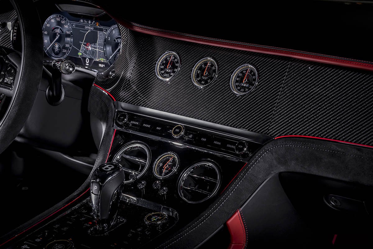 パネルは標準設定のPiano Blackをはじめ、さまざまな種類が用意されている