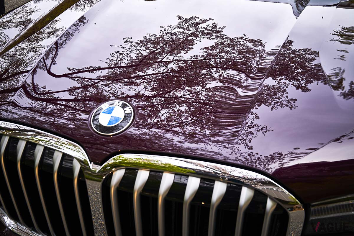 桜が満開の季節に、白金台の八芳園でBMWアルピナ「XB7」の発表会がおこなわれた