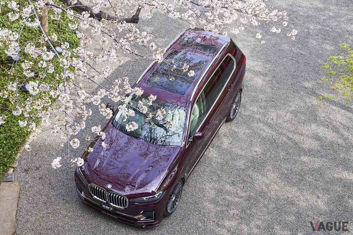 桜が満開の季節に、白金台の八芳園でBMWアルピナ「XB7」の発表会がおこなわれた