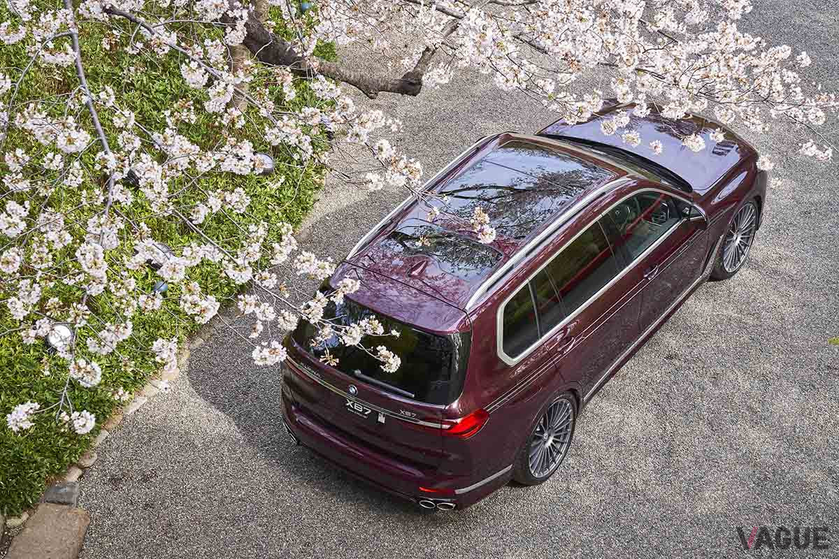 桜が満開の季節に、白金台の八芳園でBMWアルピナ「XB7」の発表会がおこなわれた