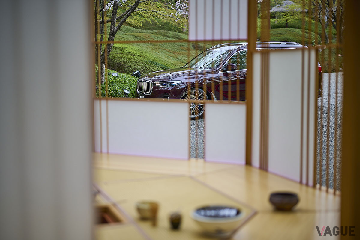 発表会に訪れた人びとを一服の茶でもてなすという演出