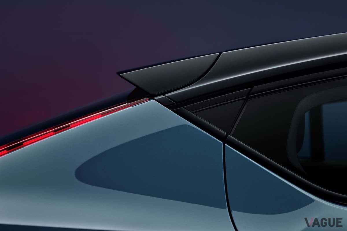 世界初公開されたボルボ新型「C40リチャージ」のルーフライン