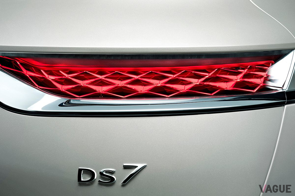 「DS7クロスバックE-TENSE 4×4」のリアLEDコンビネーションランプ