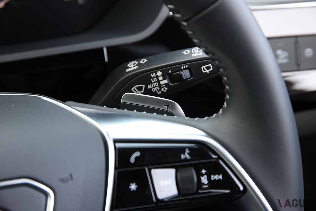 アウディ「e-tron 50」のトランスミッションは1速固定式だが、ブレーキ回生量を変化させるパドルシフトを搭載する
