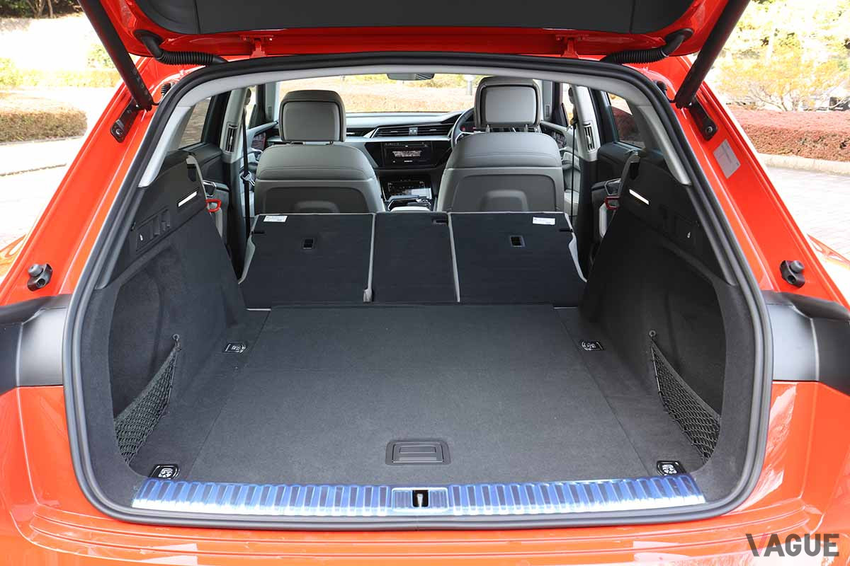 アウディ「e-tron 50 クワトロ アドバンスド」の荷室