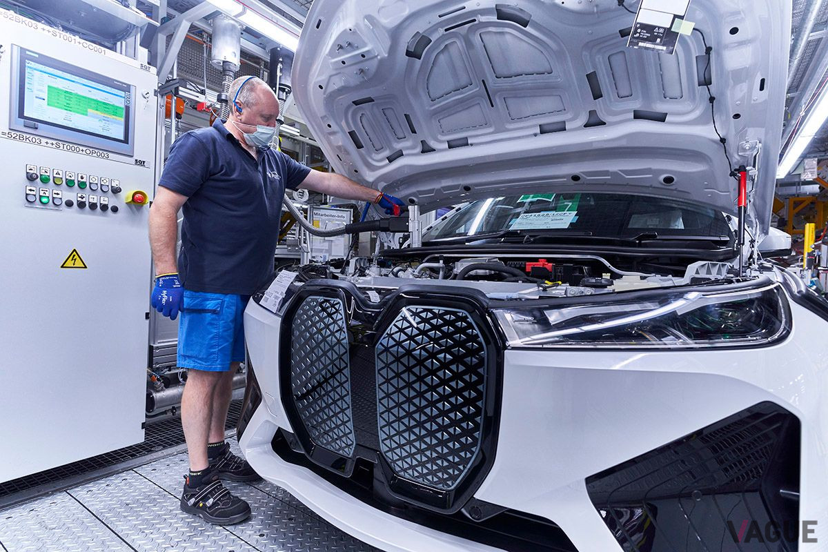 BMW「iX」の生産風景