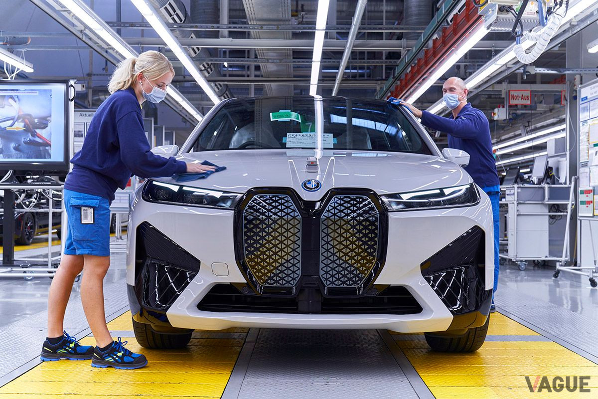 BMW「iX」の生産風景