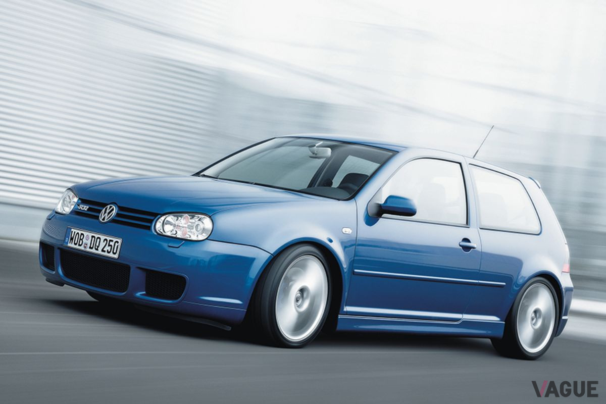 いまから18年前の2003年に登場したVW「ゴルフIV・R32」が、量産車初のDSG（DCT）搭載モデルだった