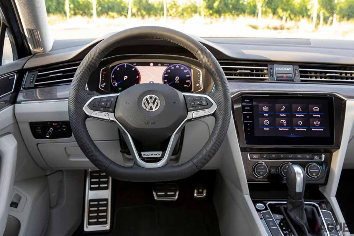 改良新型「パサート オールトラック」のインパネ