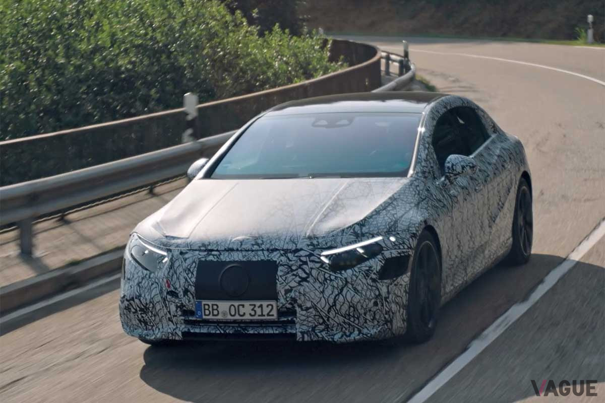 走行テストをおこなうメルセデス・ベンツ新型「EQS」