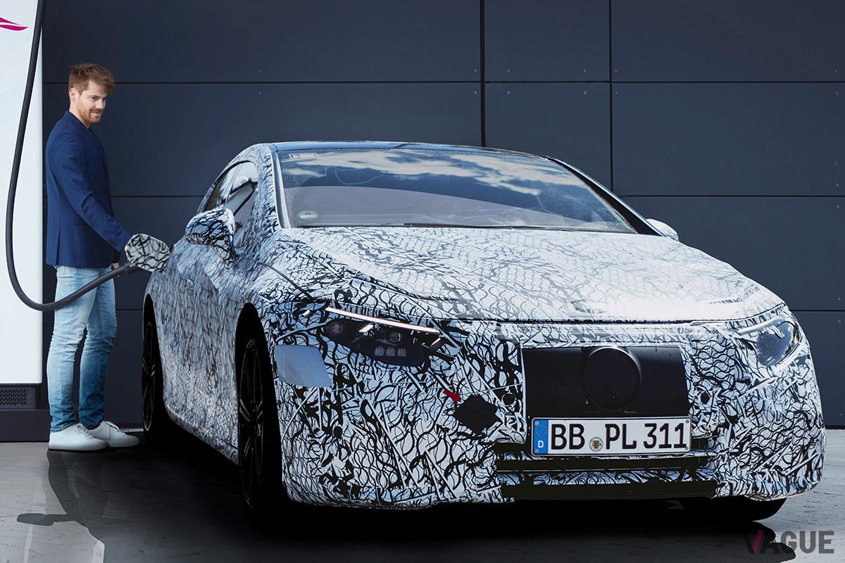 メルセデス・ベンツ新型「EQS」の充電の様子