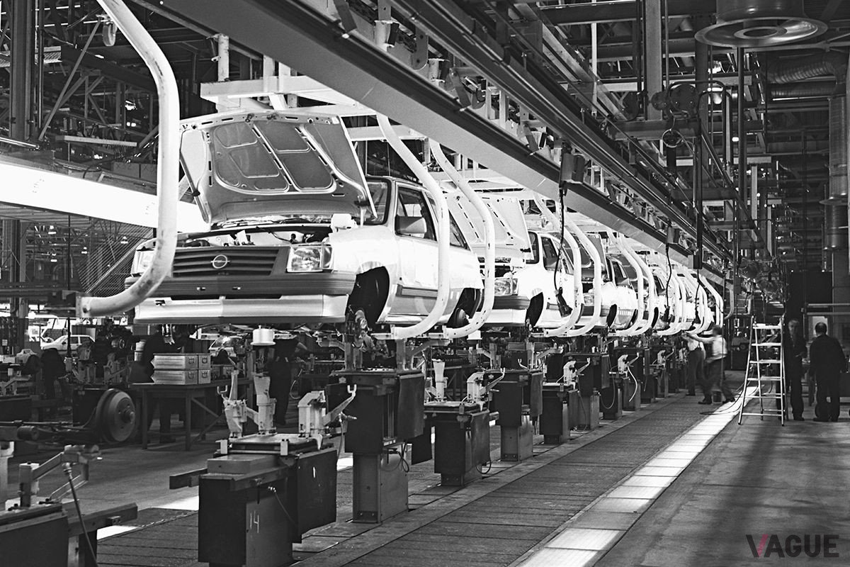 1982年オペル「コルサ」の生産風景