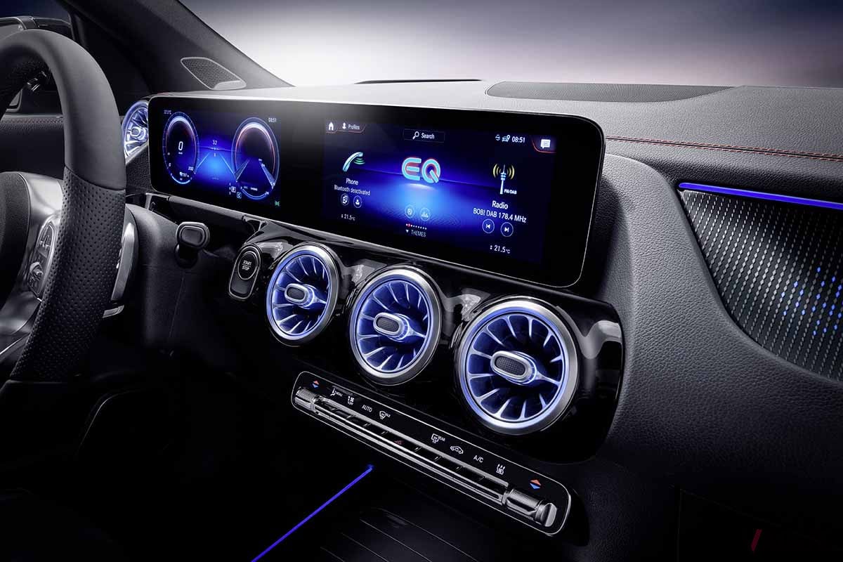新型メルセデス・ベンツ「EQA」のメーターパネル