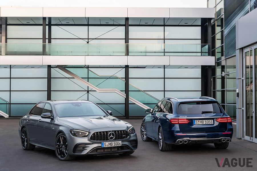 メルセデスAMG E53 4マティック＋セダン（左）とエステート（右）