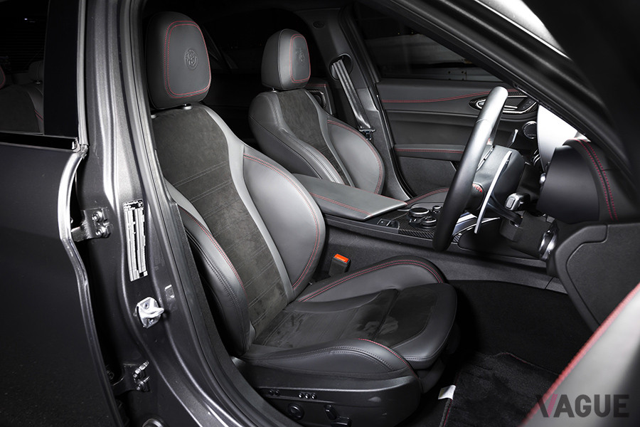 8ウェイのパワーシート。運転席はシートメモリーつき