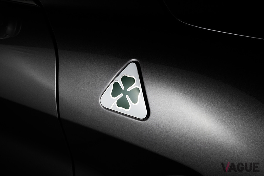 アルファロメオのレースの歴史のシンボルであるクアドリフォリオ（四つ葉のクローバー）