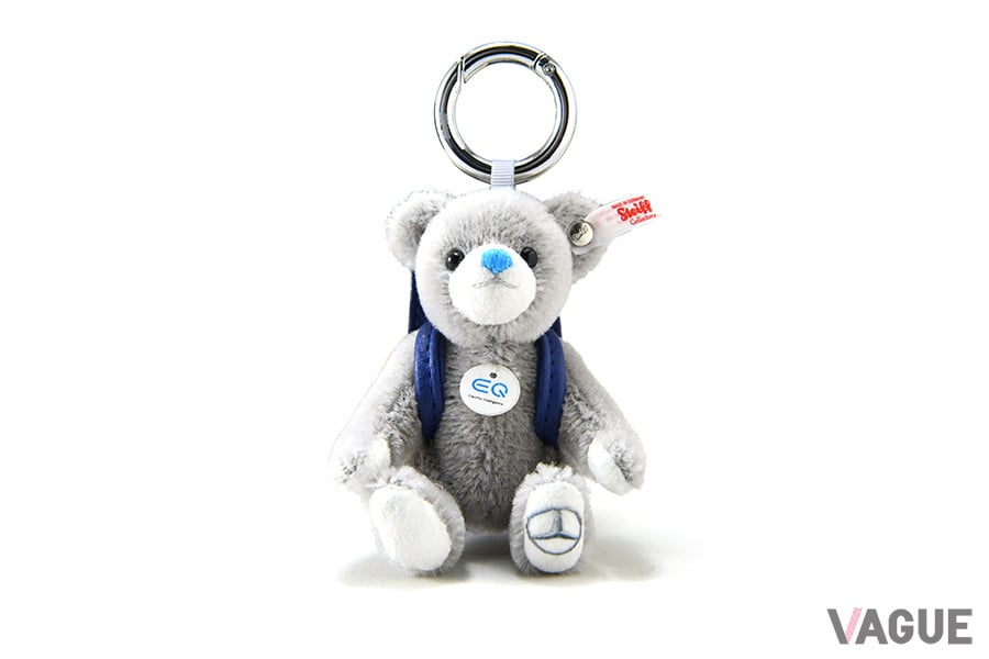 シュタイフの証である、ボタン・イン・イヤーは限定品にのみに施される白タグ